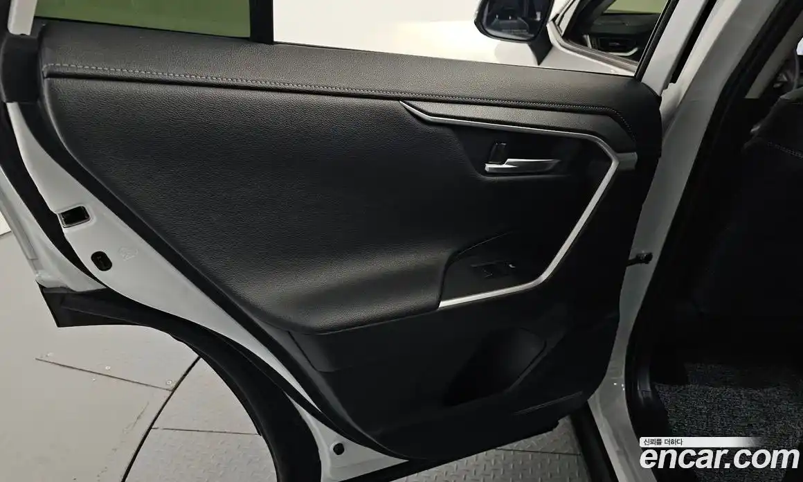 Toyota RAV4 2023 2.5 гидро, фото 15
