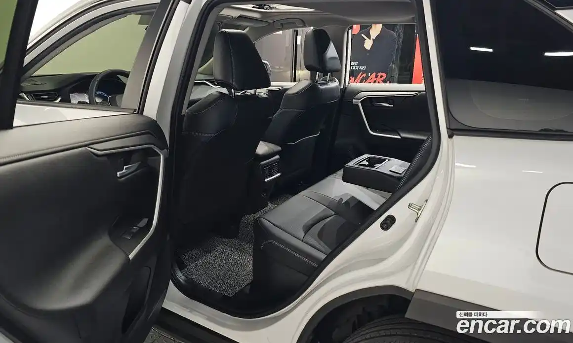 Toyota RAV4 2023 2.5 гидро, фото 17