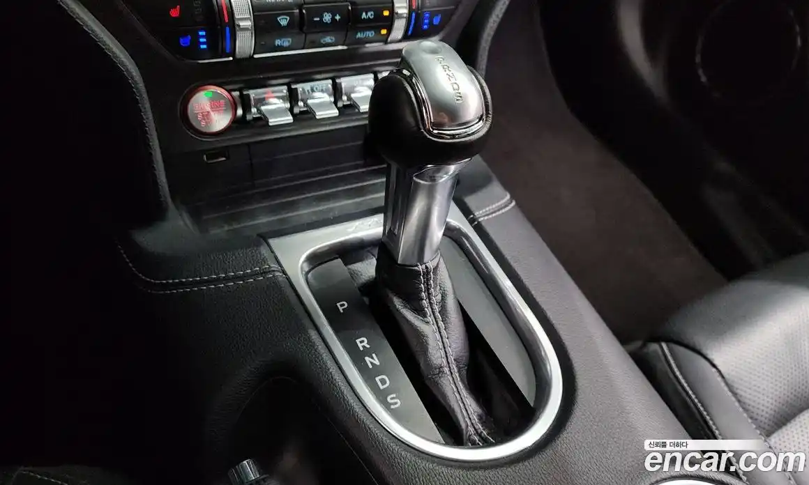 Ford Mustang 2019 2.3 автомат (гидро), фото 12