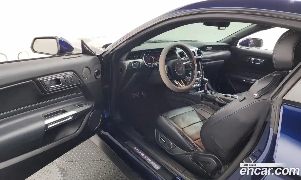 Ford Mustang 2019 2.3 автомат (гидро), фото 13