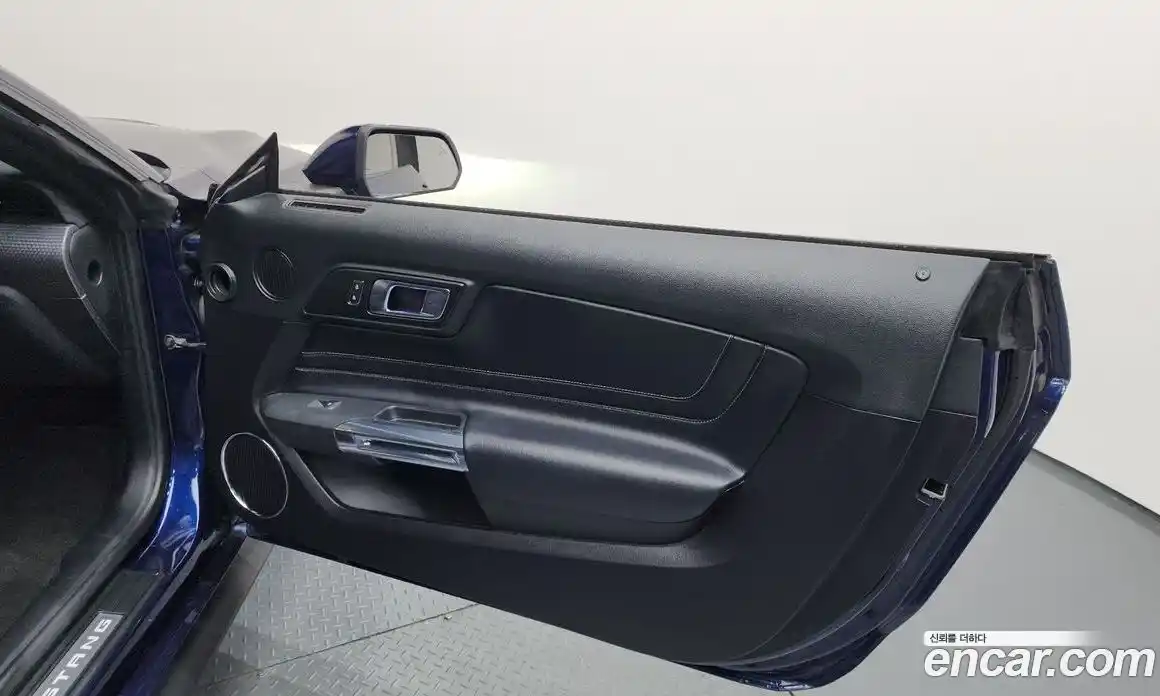 Ford Mustang 2019 2.3 автомат (гидро), фото 14
