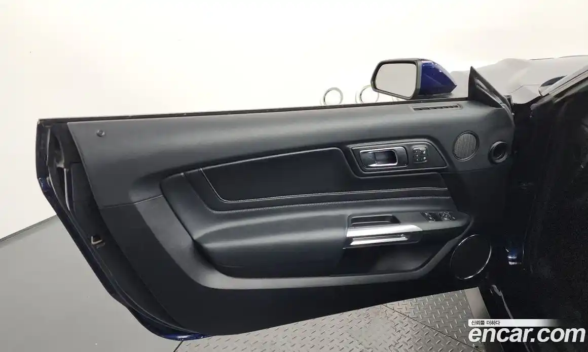 Ford Mustang 2019 2.3 автомат (гидро), фото 15