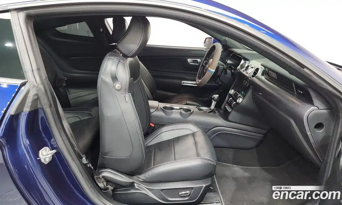 Ford Mustang 2019 2.3 автомат (гидро), фото 16