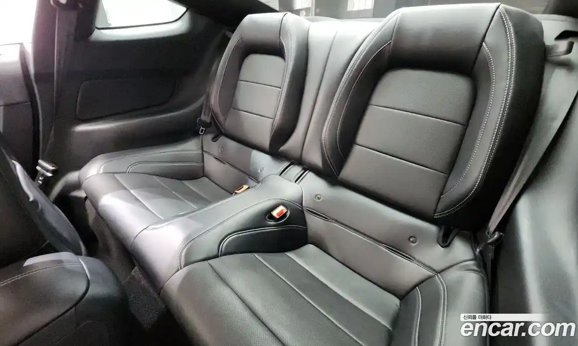 Ford Mustang 2019 2.3 автомат (гидро), фото 17