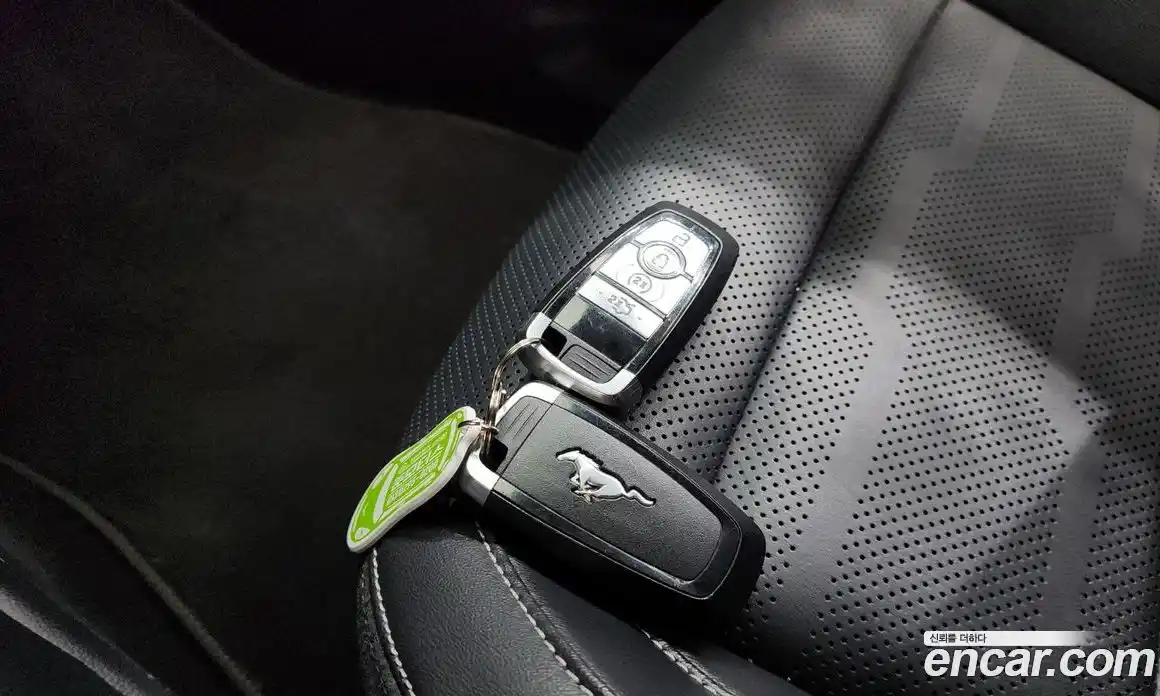 Ford Mustang 2019 2.3 автомат (гидро), фото 21