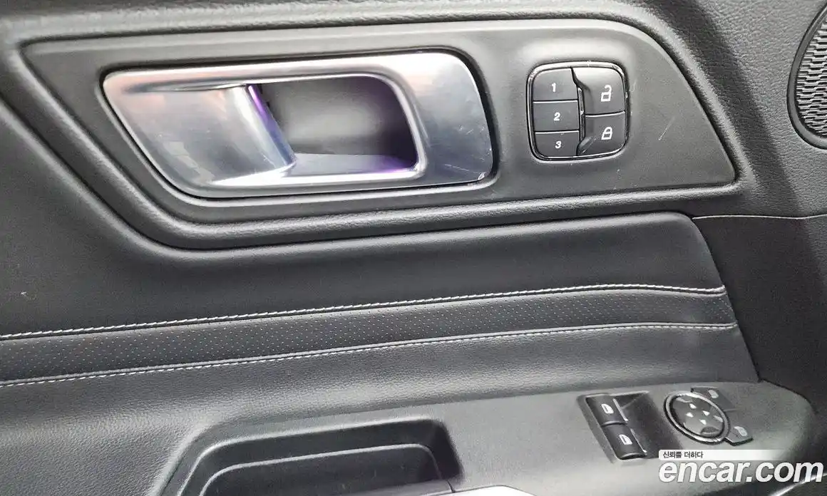 Ford Mustang 2019 2.3 автомат (гидро), фото 25