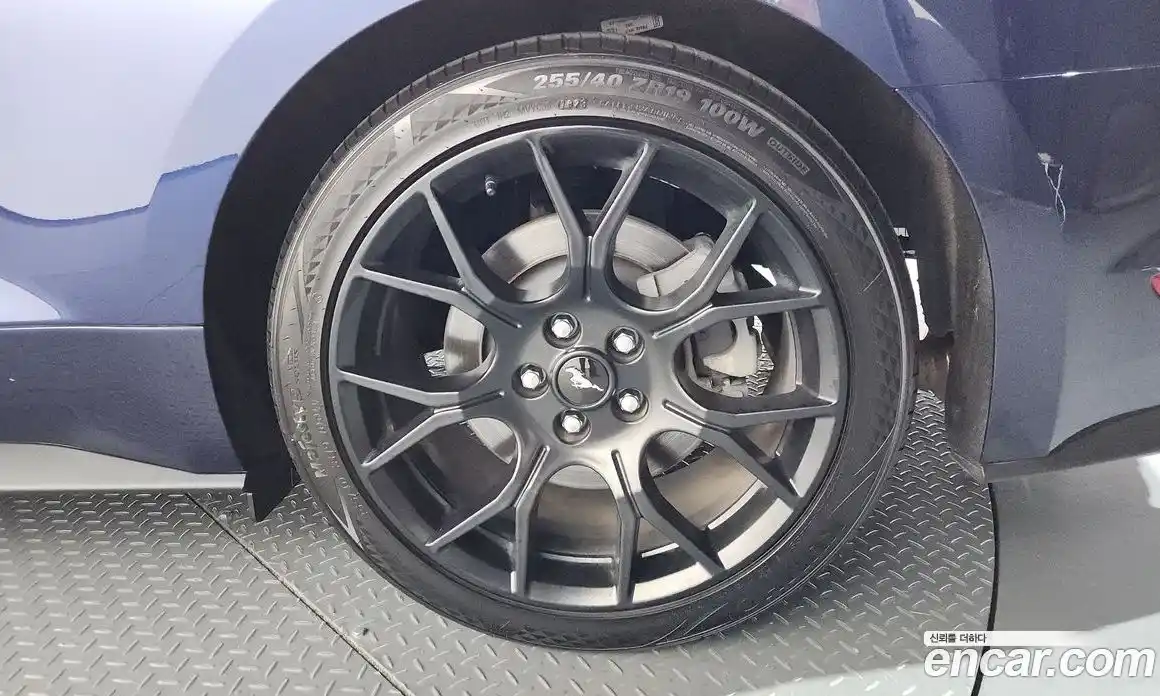 Ford Mustang 2019 2.3 автомат (гидро), фото 7