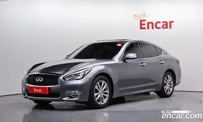 Infiniti Q70