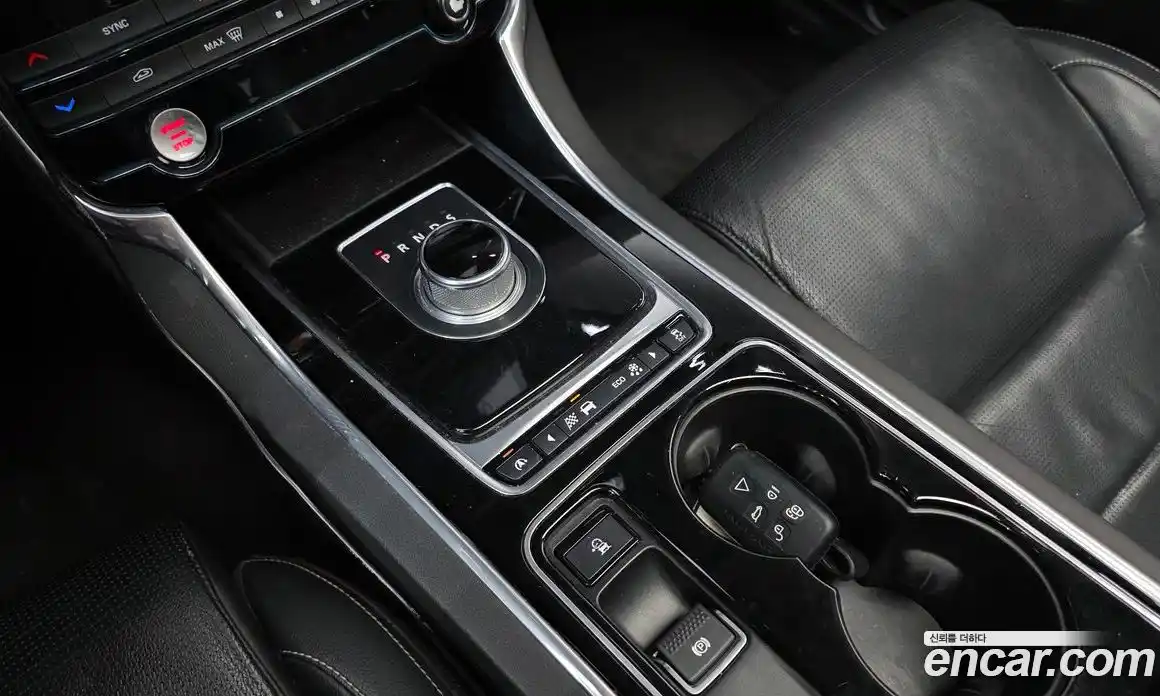Jaguar XE 2016 2.0 гидро, фото 9