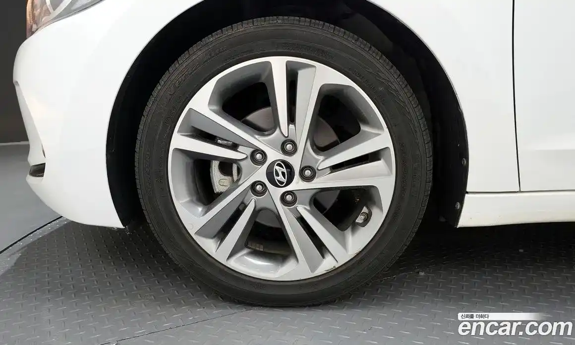 Hyundai Avante 2017 1.6 автомат (гидро), фото 5
