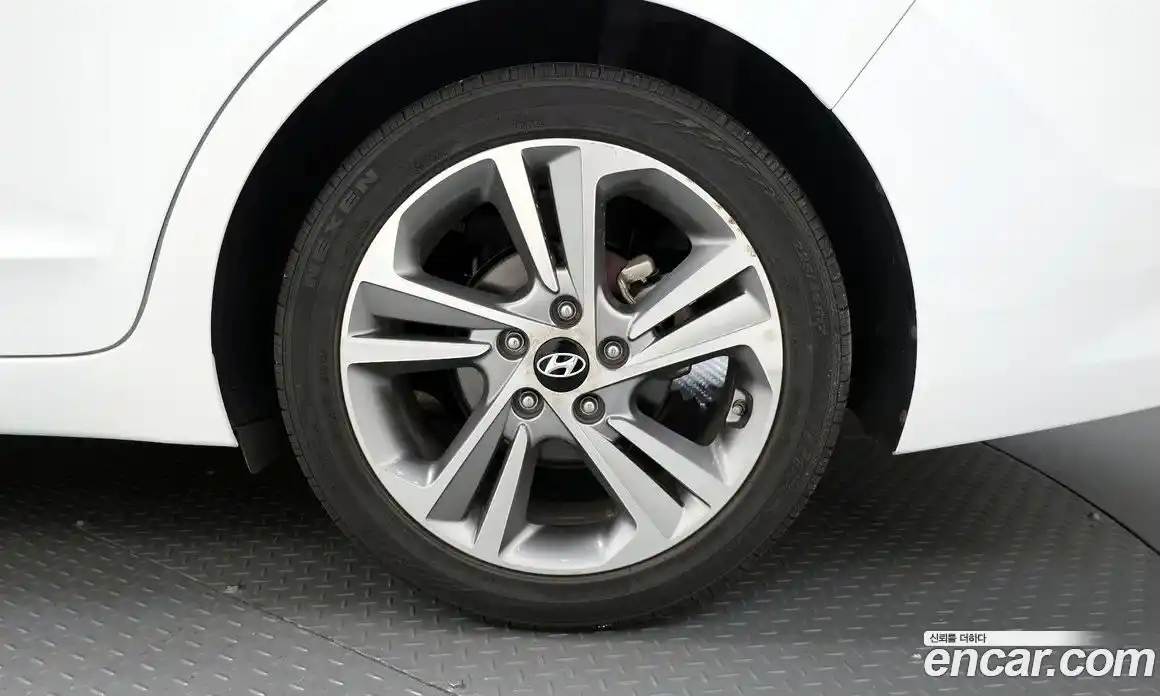 Hyundai Avante 2017 1.6 автомат (гидро), фото 7