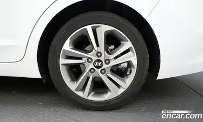 Hyundai Avante 2017 1.6 автомат (гидро), миниатюра 7