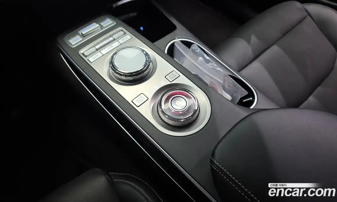 Genesis GV70 2024 2.5 автомат (гидро), фото 12