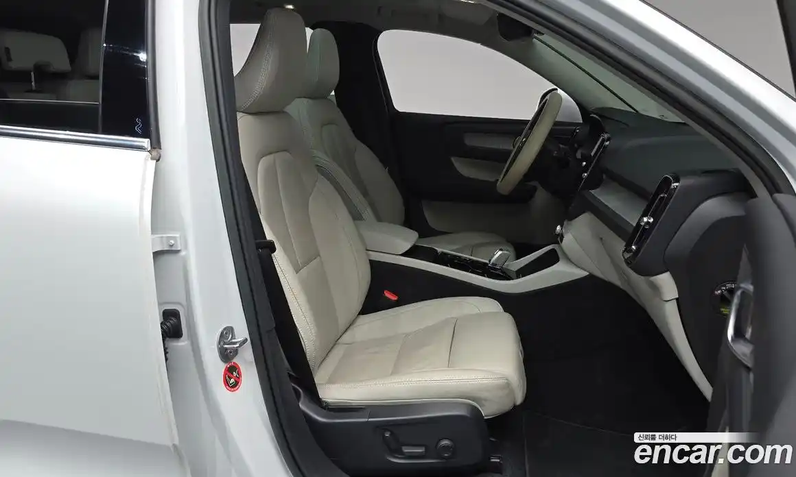 Volvo XC40 2022 2.0 автомат (гидро), фото 15