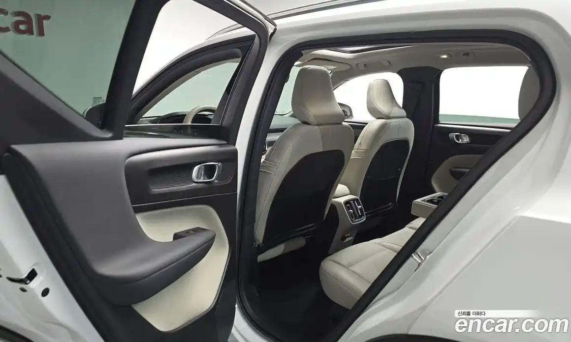 Volvo XC40 2022 2.0 автомат (гидро), фото 16