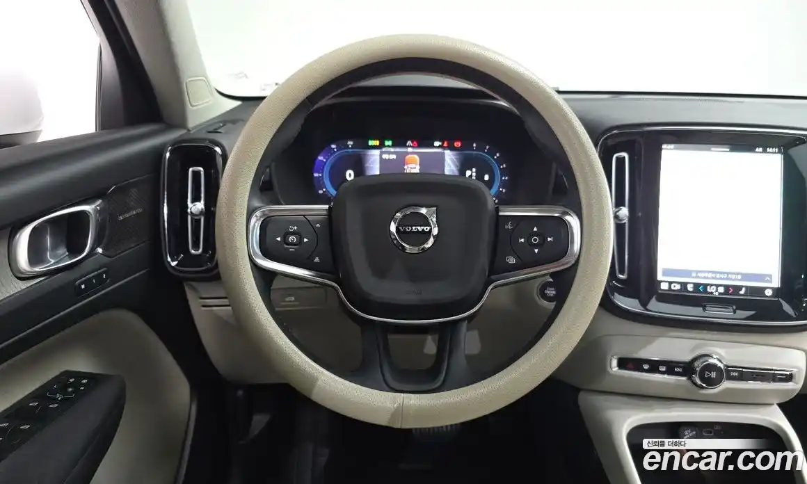 Volvo XC40 2022 2.0 автомат (гидро), фото 18