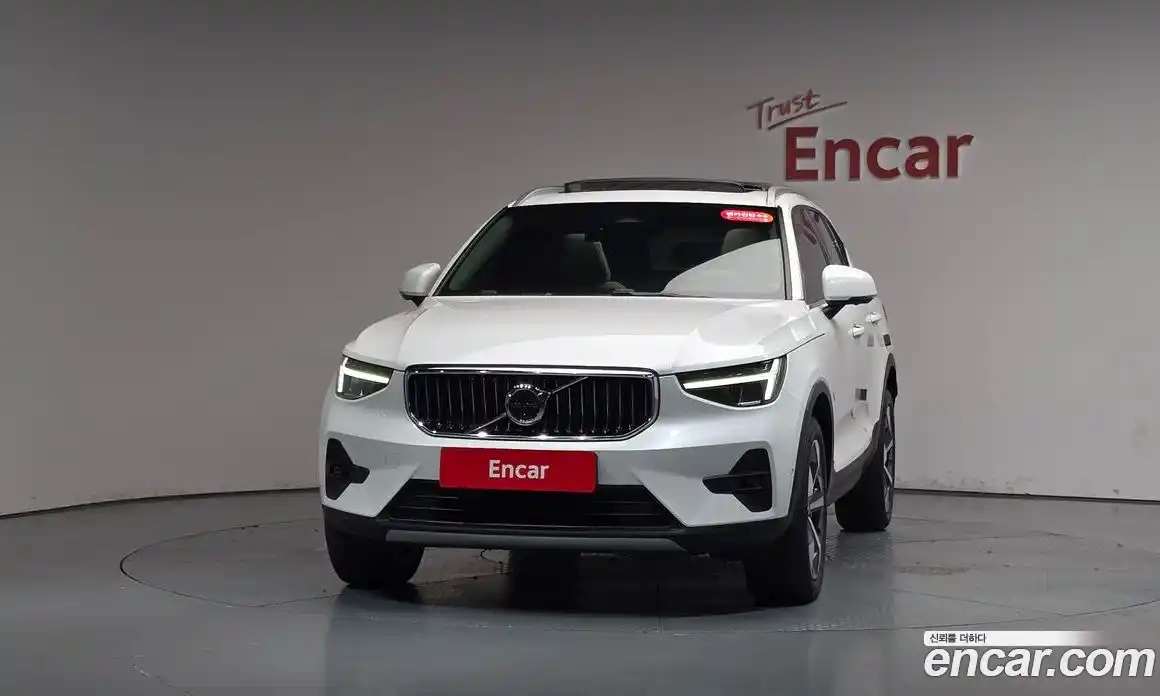 Volvo XC40 2022 2.0 автомат (гидро), фото 2