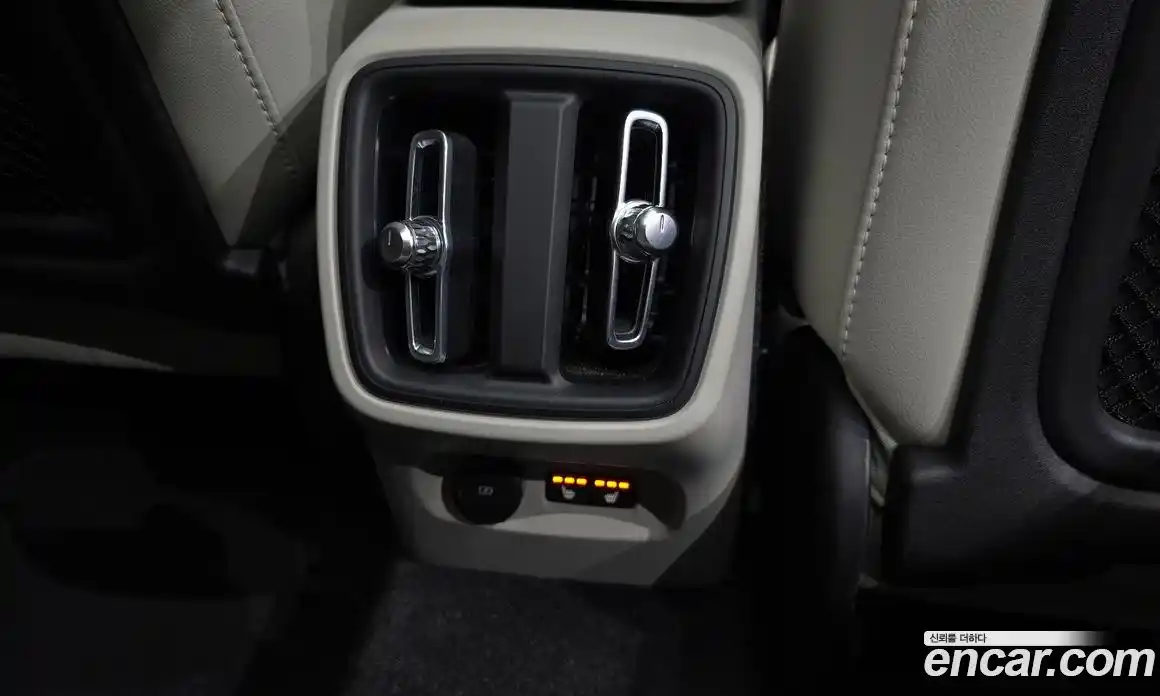 Volvo XC40 2022 2.0 автомат (гидро), фото 24