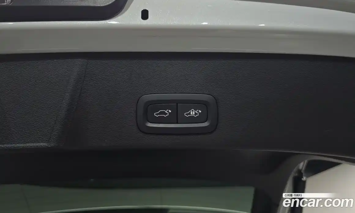 Volvo XC40 2022 2.0 автомат (гидро), фото 25
