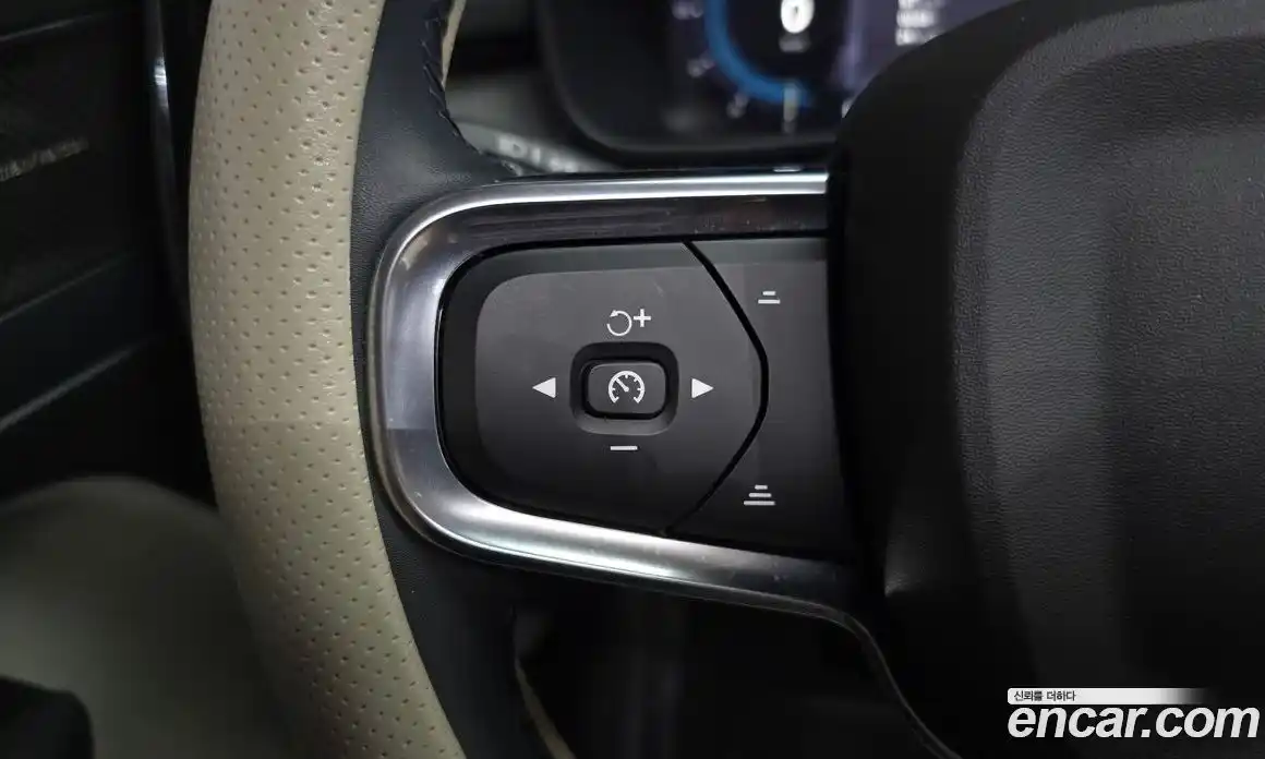 Volvo XC40 2022 2.0 автомат (гидро), фото 31