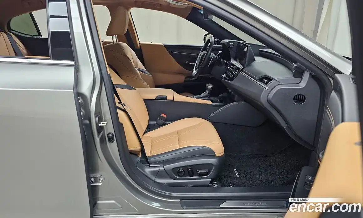 Lexus ES 2023 2.5 гидро, фото 17