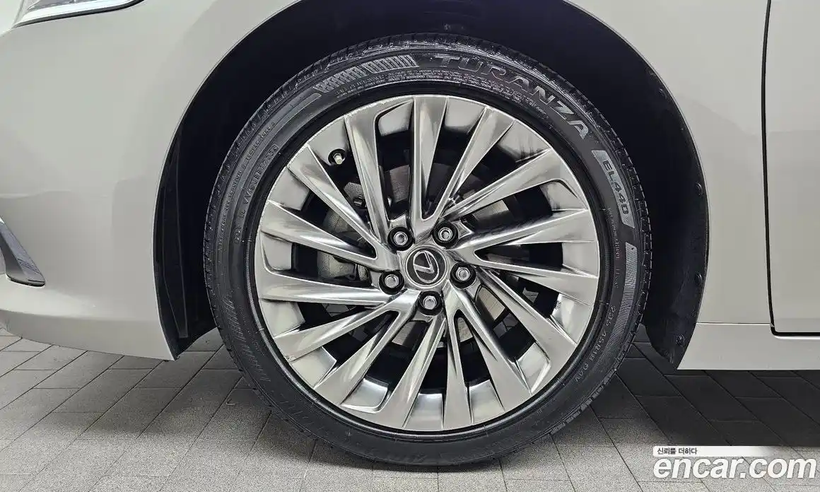 Lexus ES 2023 2.5 гидро, фото 5