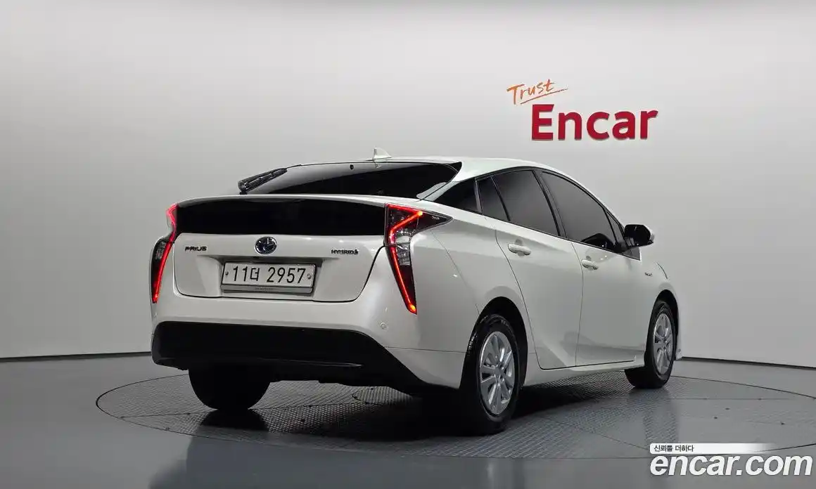 Toyota Prius 2018 1.8 гидро, фото 2