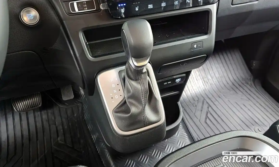 Hyundai Staria 2025 2.2 автомат (гидро), фото 9