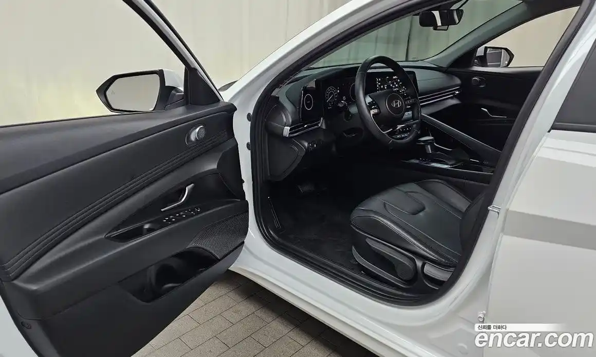 Hyundai Avante 2023 1.6 автомат (гидро), фото 13
