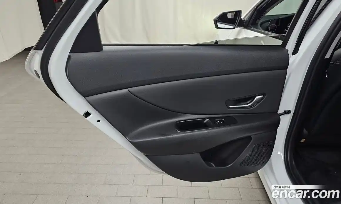 Hyundai Avante 2023 1.6 автомат (гидро), фото 15