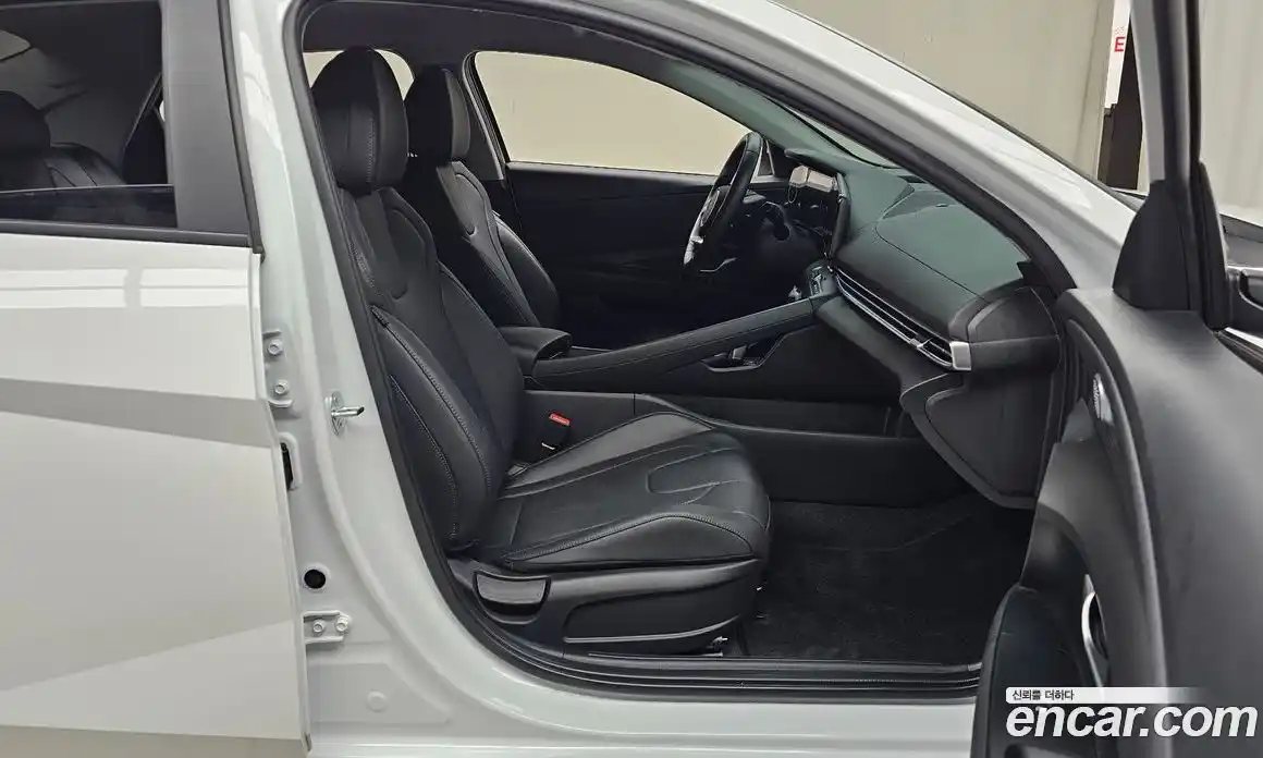 Hyundai Avante 2023 1.6 автомат (гидро), фото 16
