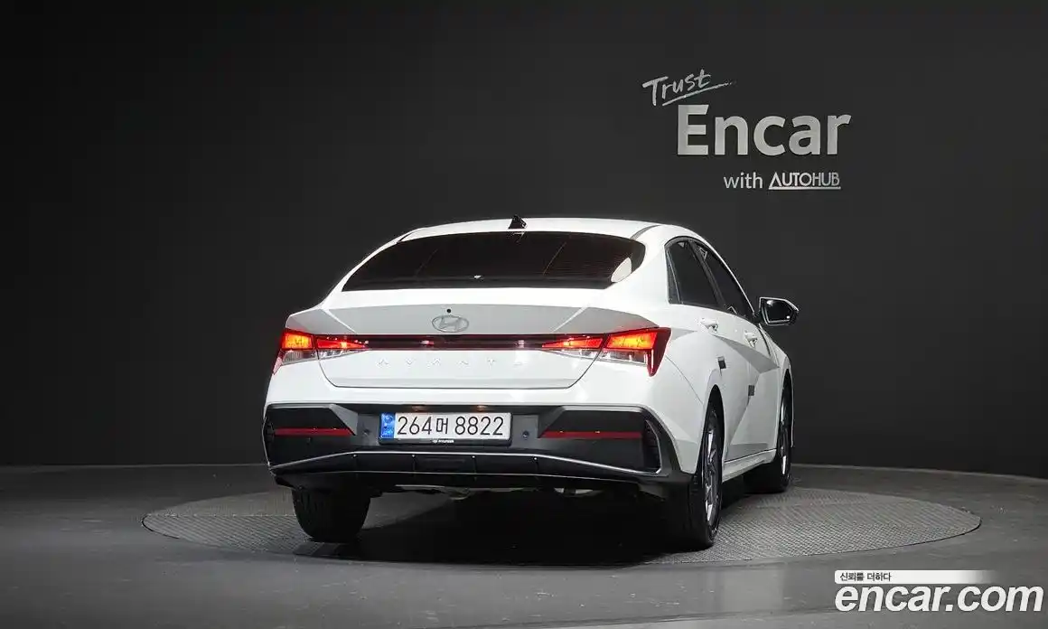 Hyundai Avante 2023 1.6 автомат (гидро), фото 4