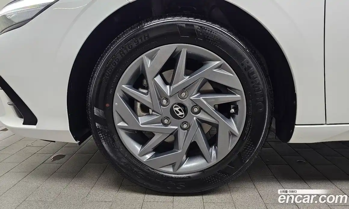 Hyundai Avante 2023 1.6 автомат (гидро), фото 5