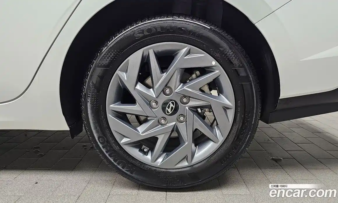 Hyundai Avante 2023 1.6 автомат (гидро), фото 7