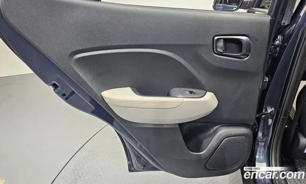 Hyundai Venue 2023 1.6 автомат (гидро), фото 15