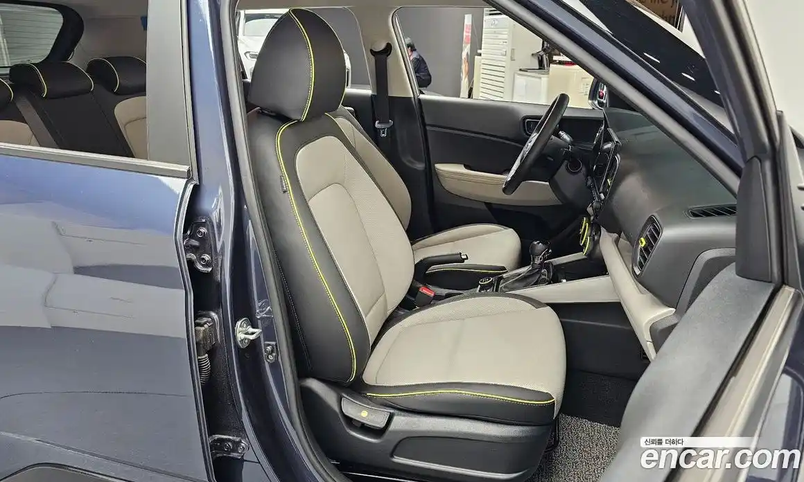 Hyundai Venue 2023 1.6 автомат (гидро), фото 16