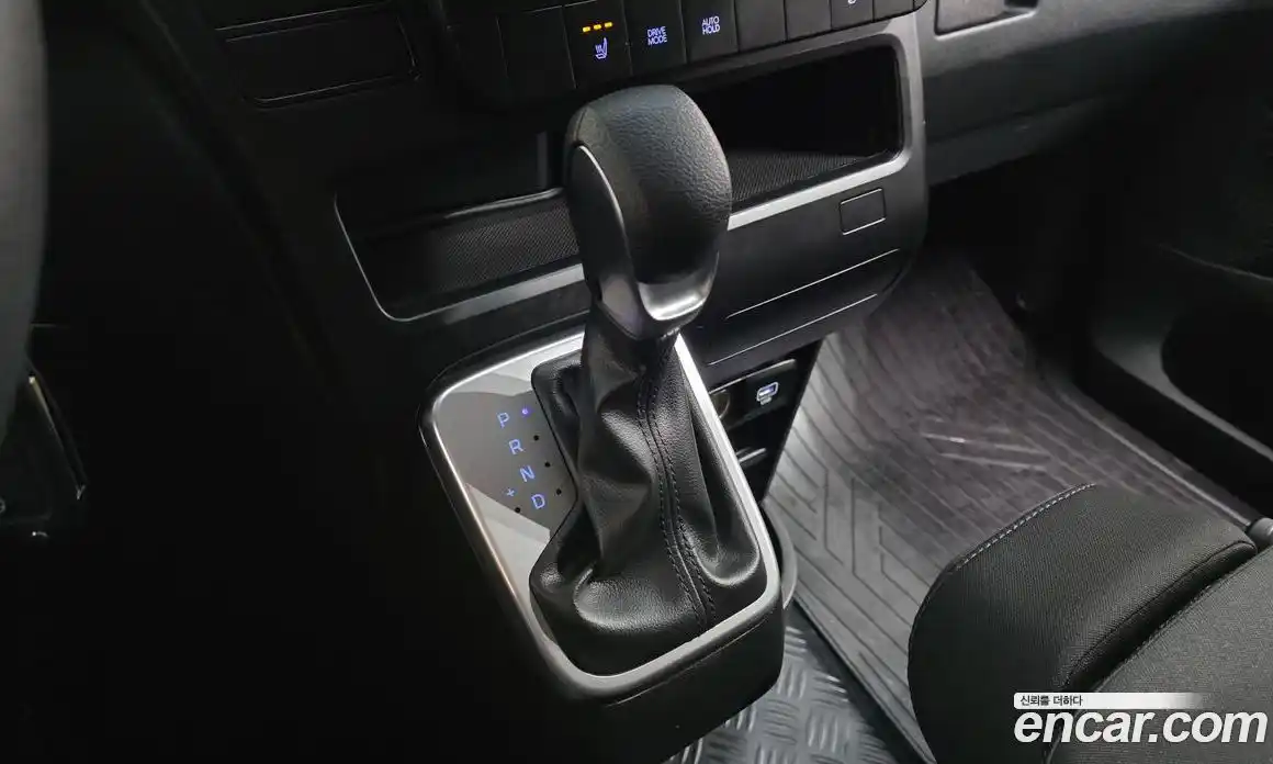Hyundai Staria 2024 2.2 автомат (гидро), фото 9