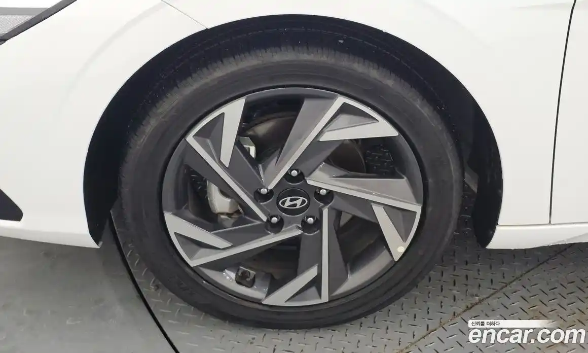 Hyundai Avante 2025 1.6 автомат (гидро), фото 5