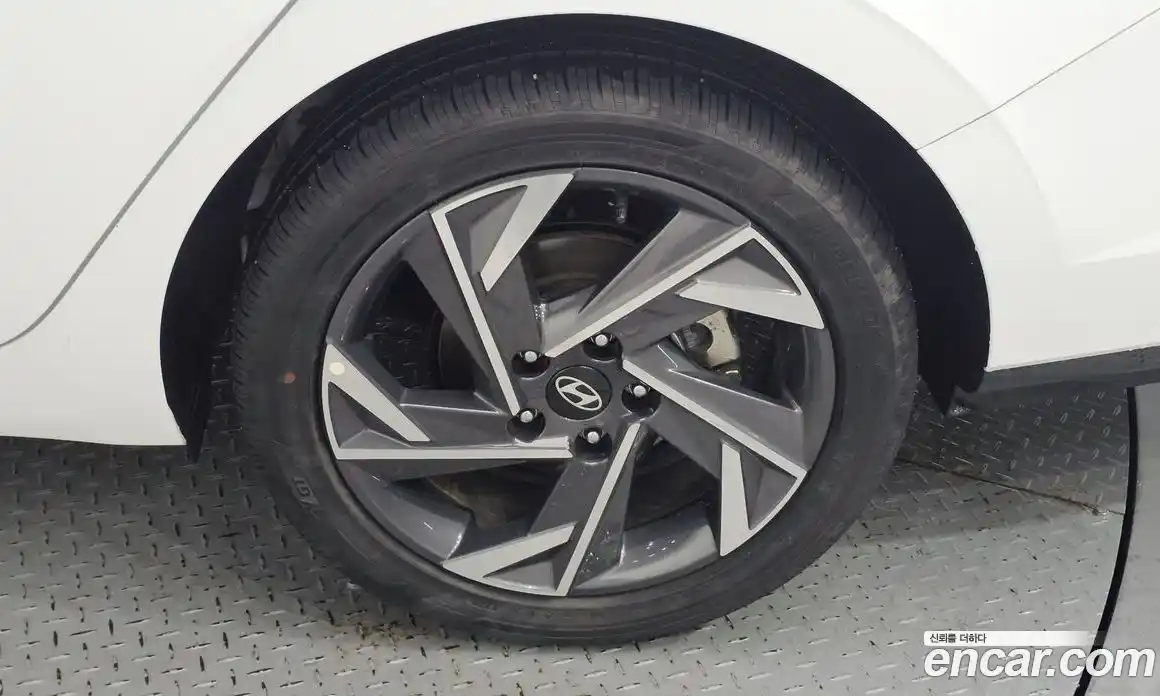 Hyundai Avante 2025 1.6 автомат (гидро), фото 7