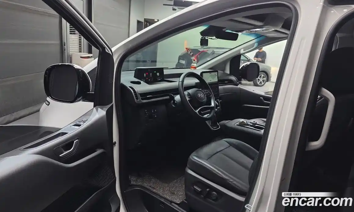 Hyundai Staria 2024 3.5 автомат (гидро), фото 13