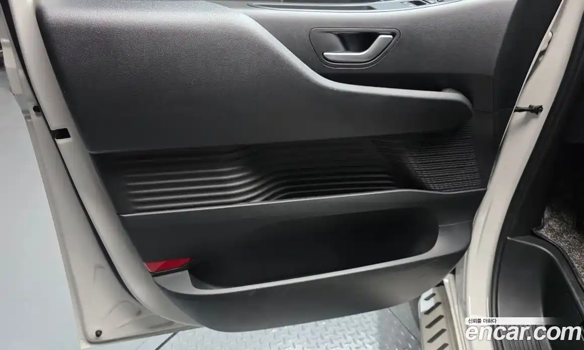 Hyundai Staria 2024 3.5 автомат (гидро), фото 14