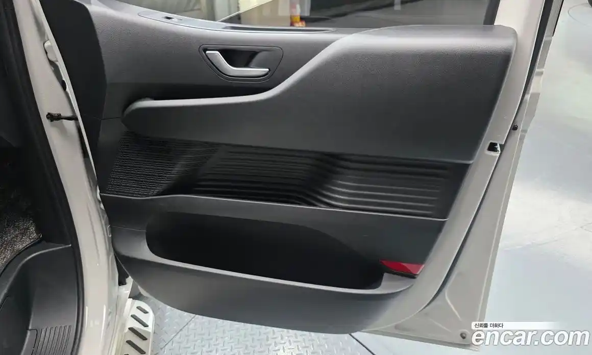 Hyundai Staria 2024 3.5 автомат (гидро), фото 15