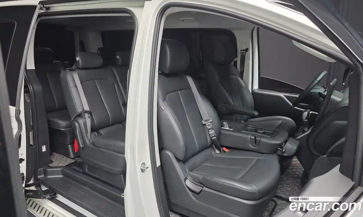 Hyundai Staria 2024 3.5 автомат (гидро), фото 18