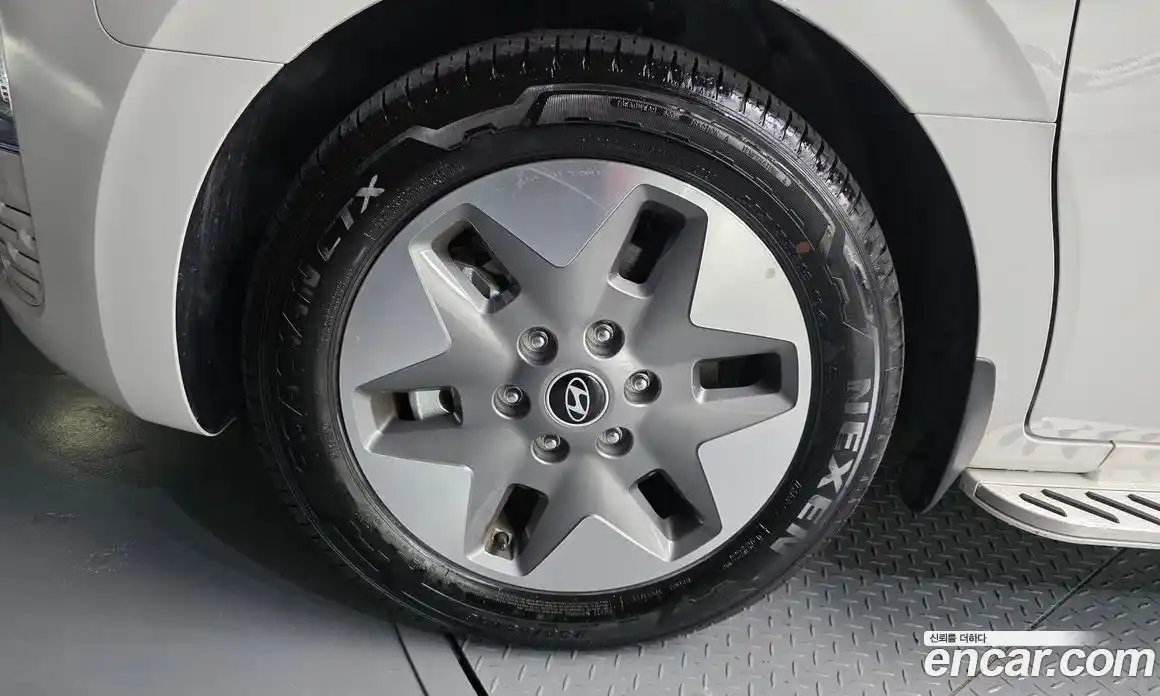 Hyundai Staria 2024 3.5 автомат (гидро), фото 5
