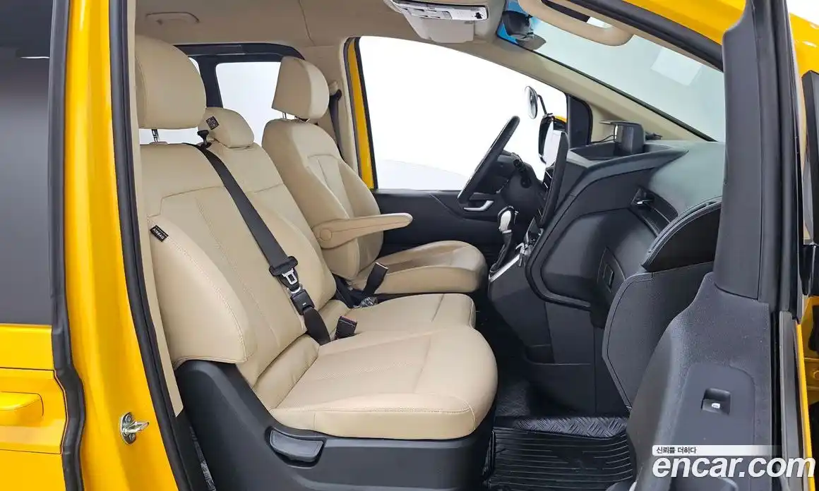 Hyundai Staria 2024 3.5 автомат (гидро), фото 16