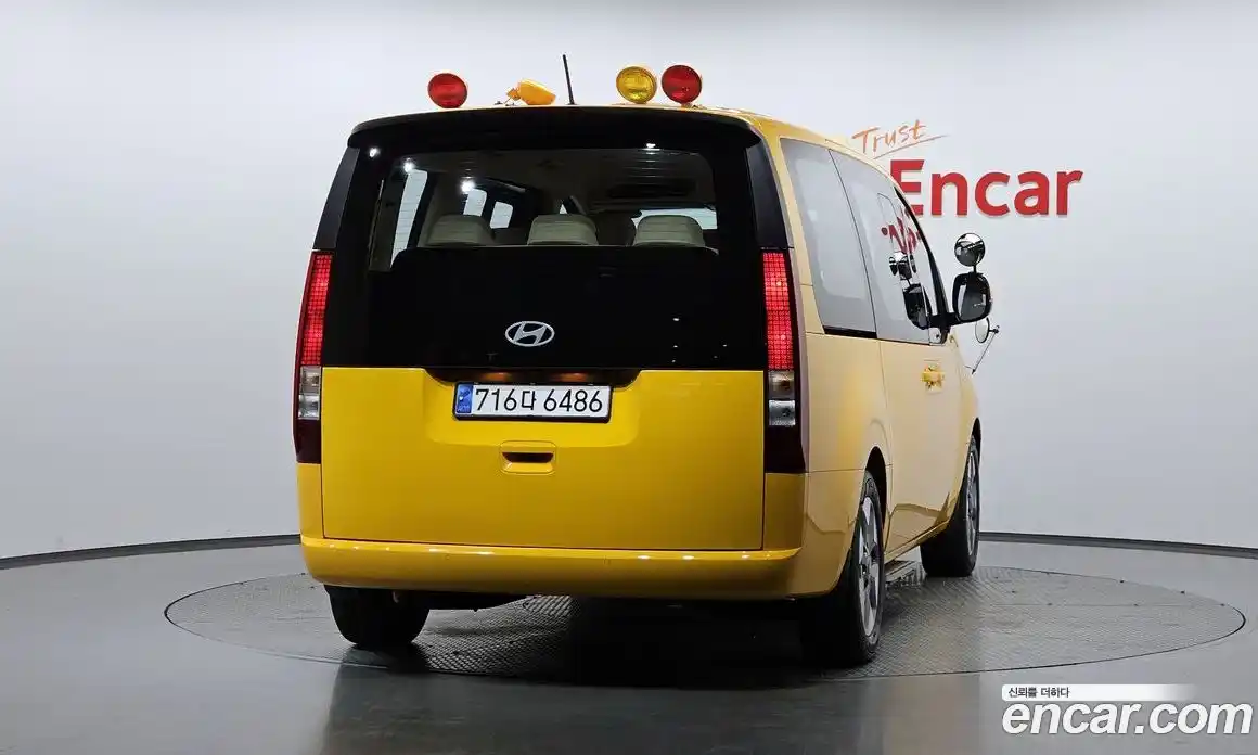 Hyundai Staria 2024 3.5 автомат (гидро), фото 3