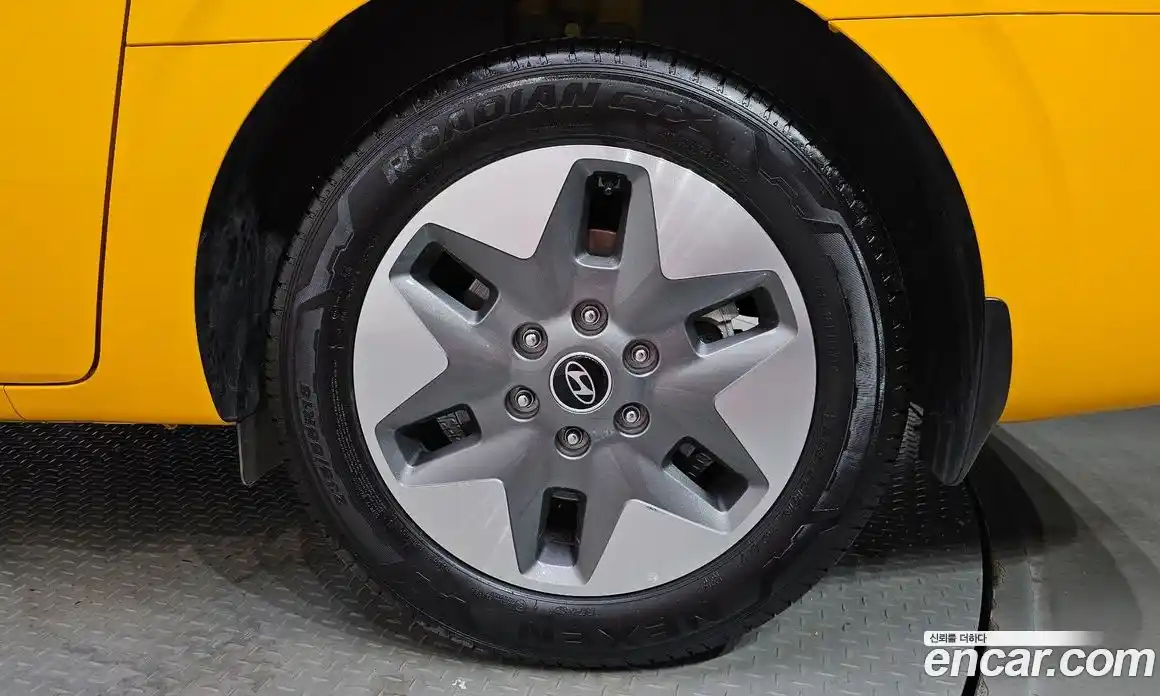 Hyundai Staria 2024 3.5 автомат (гидро), фото 6