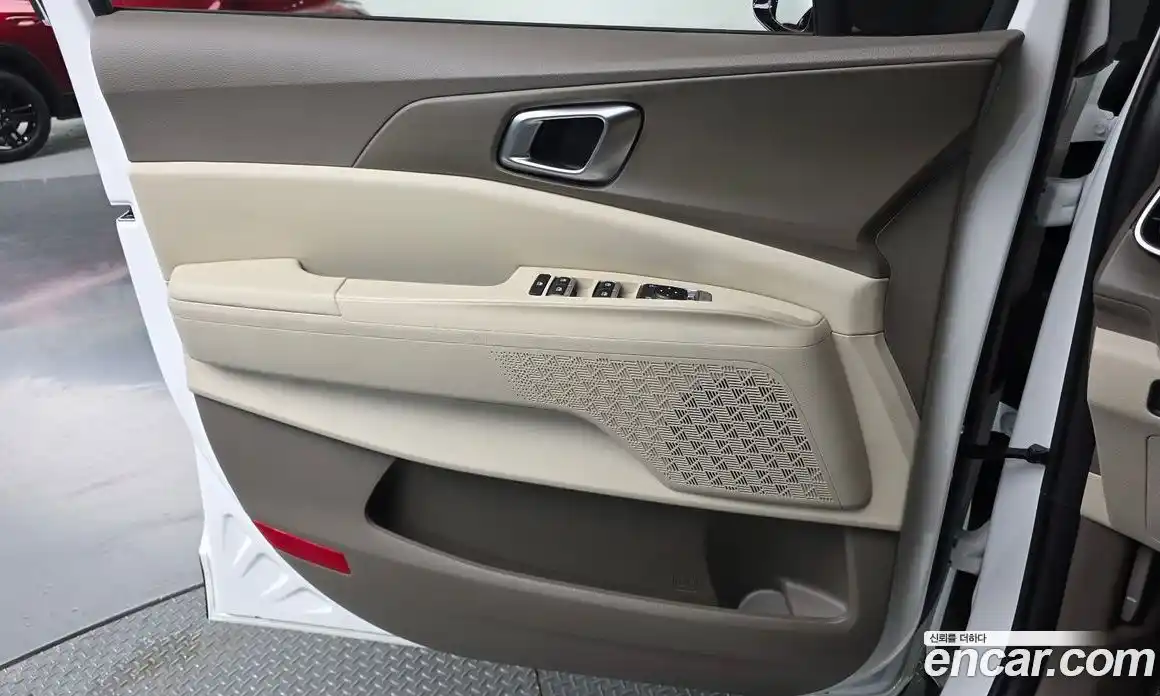 Kia Carnival 2025 1.6 автомат (гидро), фото 14