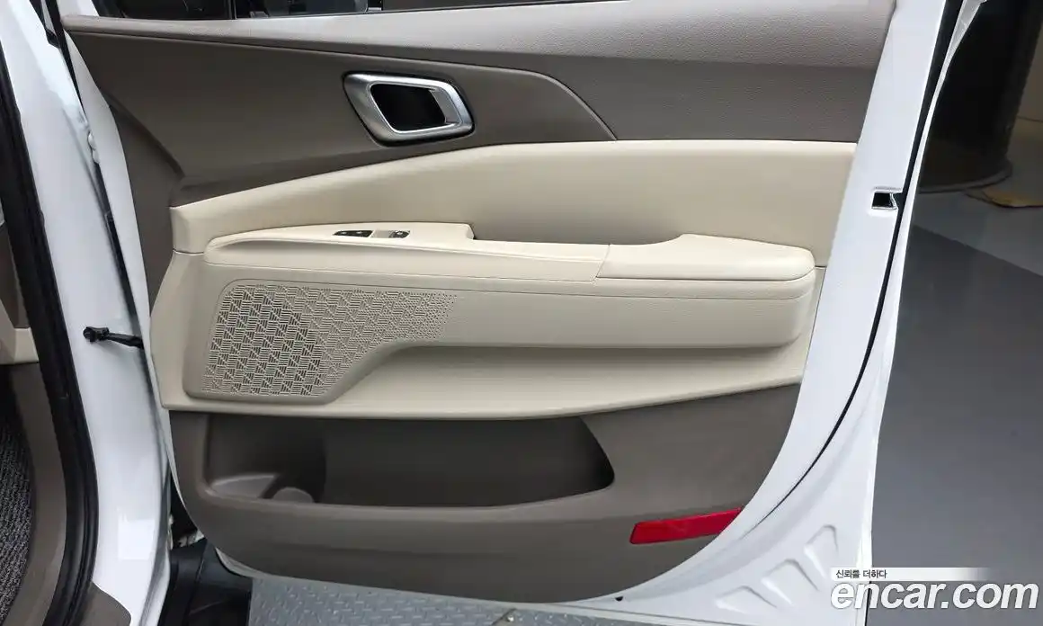 Kia Carnival 2025 1.6 автомат (гидро), фото 15