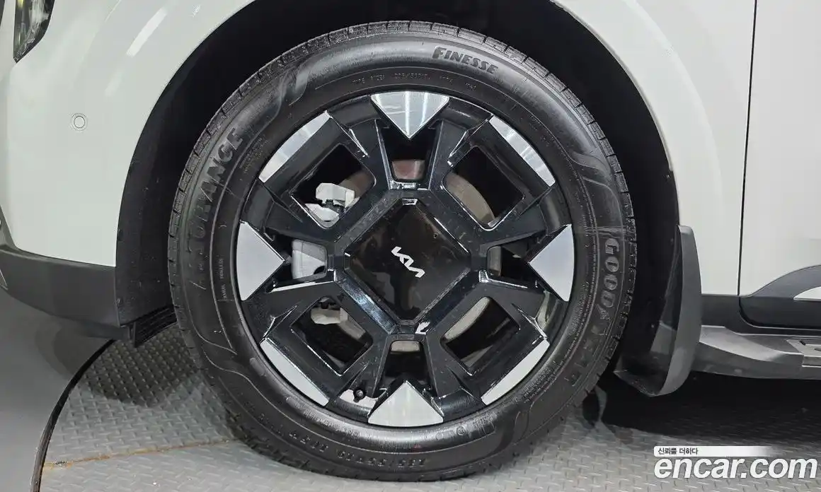 Kia Carnival 2025 1.6 автомат (гидро), фото 5